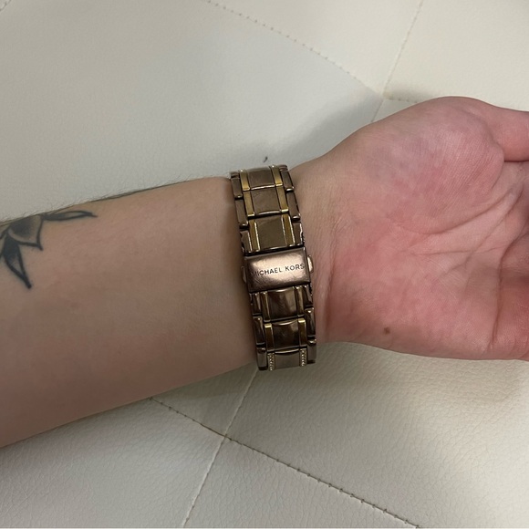 Michael Kors Watch (Womens) - Picture 6 of 7